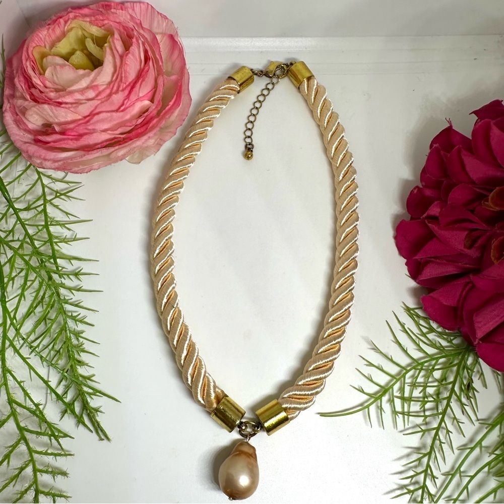 VINTAGE⚜️Satin Rope Choker Necklace With Real Baroque Pearl - Picture 2 of 8